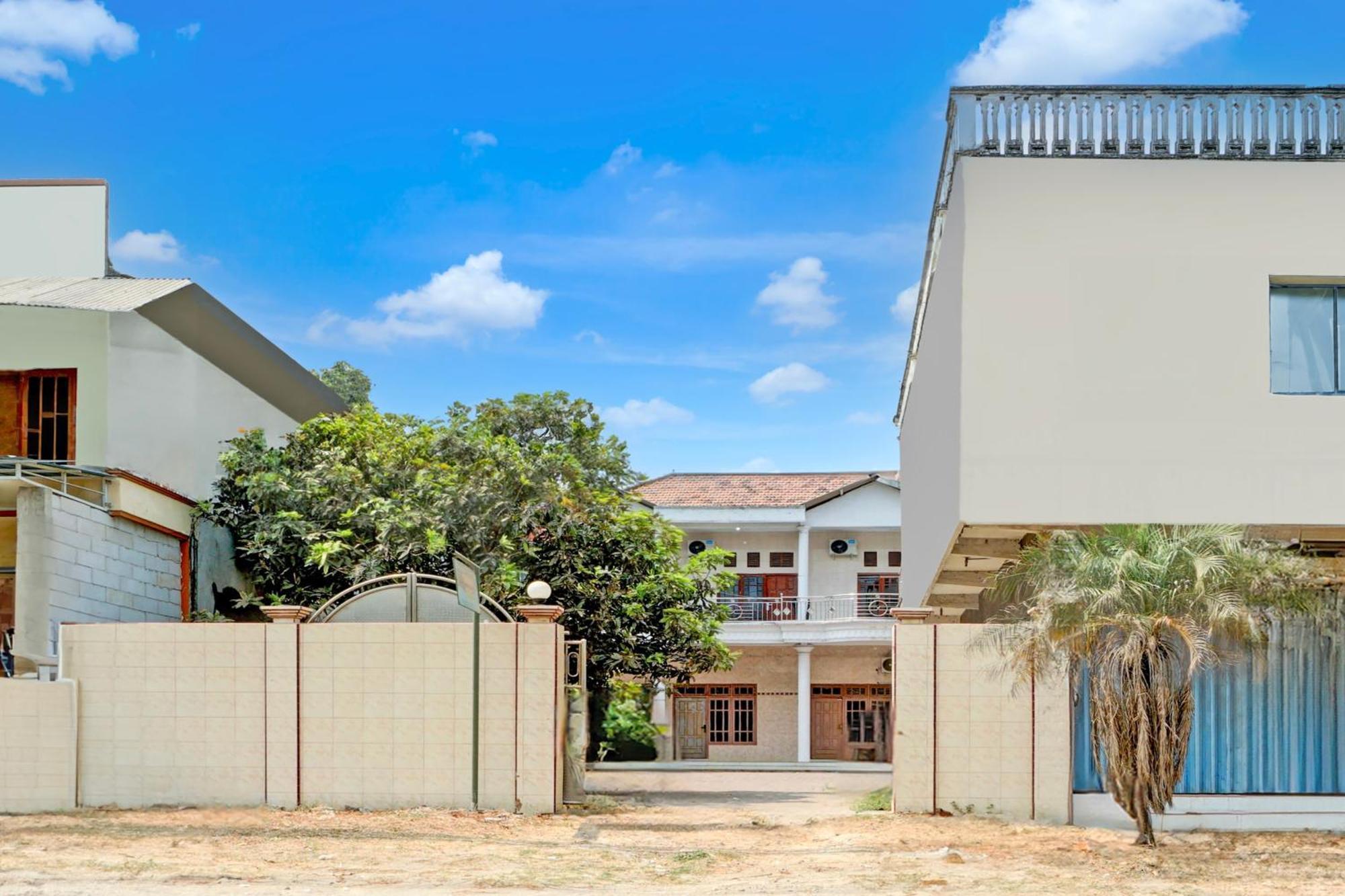 Oyo Life 93083 Nova Jaya 3 Homestay Syariah Lamongan المظهر الخارجي الصورة